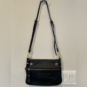 Marc by Marc Jacobs Women’s Crossbody Black Leather Gold Metal 2 Pockets Zip